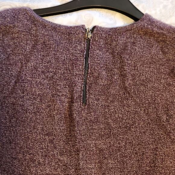 Quinn 100% cashmere V-neck with holes design sweater - Picture 8 of 11